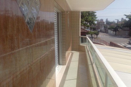 CASA 3 Dormitórios com 2 SUITES, 2 Vagas de Garagens em Santos